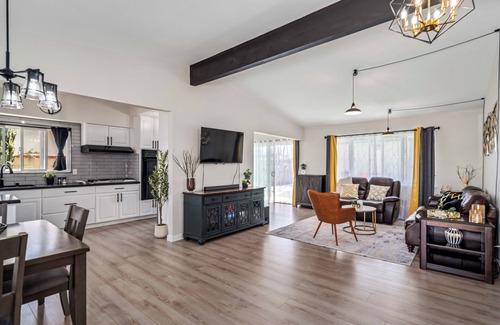 Lancaster House | Charming 3-bedroom house with Pool in Lancaster