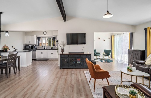 Lancaster House | Charming 3-bedroom house with Pool in Lancaster