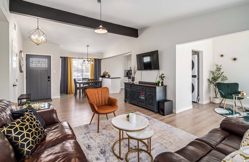 Lancaster House | Charming 3-bedroom house with Pool in Lancaster
