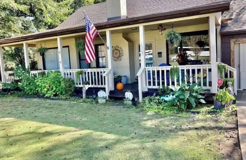 Tuscaloosa House | Charming 3 bedroom home downtown Northport, Near Tuscaloosa U of A campus