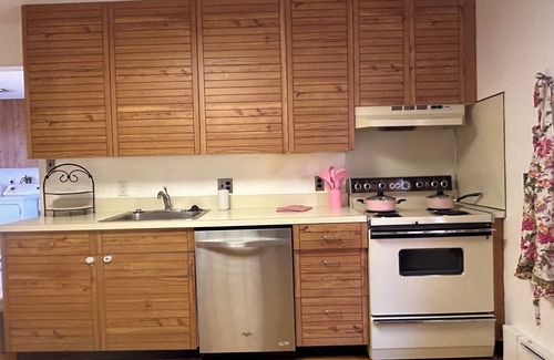 Manoa House | Charming 3-bedroom house in heart of the mainline