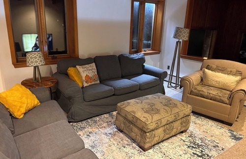 Manoa House | Charming 3-bedroom house in heart of the mainline