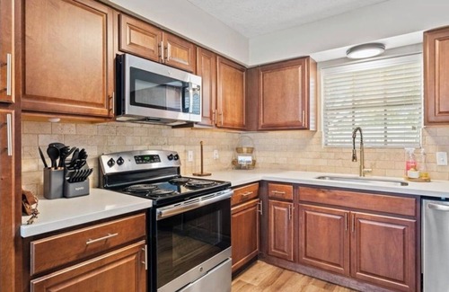 Garden Oaks House | Charming 3-bedroom home with pool in quiet neighborhood