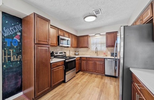 Garden Oaks House | Charming 3-bedroom home with pool in quiet neighborhood