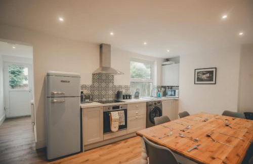 Banbury House | Charming 3 Bedroom Home with Garden in Banbury