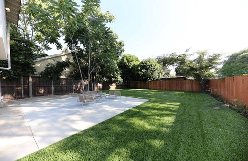 Altadena House | Charming 3-bedroom house with huge backyard in Pasadena