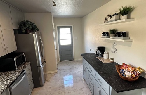 Amarillo House | Charming 3-bedroom house in wonderful Amarillo with AC, WiFi