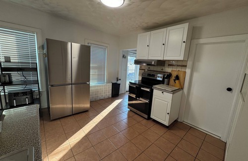 Brockton House | Charming 3-bedroom house with AC and WiFi in awesome Brockton