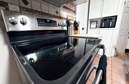 Brockton House | Charming 3-bedroom house with AC and WiFi in awesome Brockton