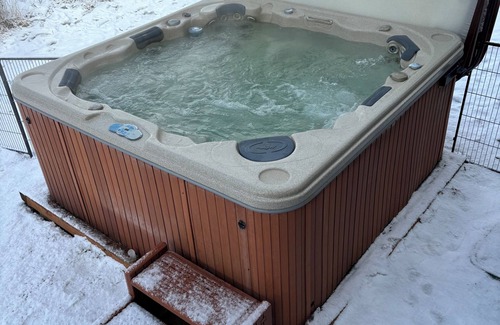 Donnelly House | Charming 3-bedroom house with Hot Tub in Donnelly