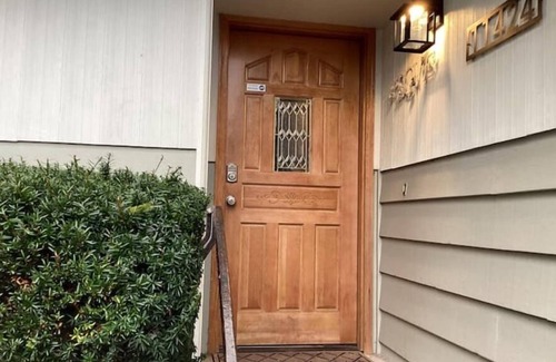 Edgewood House | Charming 3-bedroom house with WiFi and AC in Edgewood