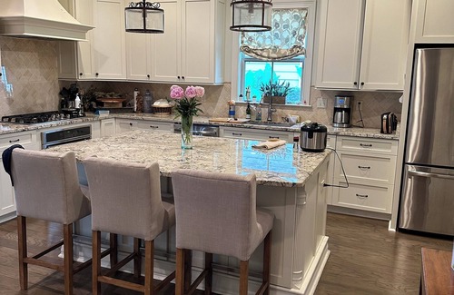 Bonnabel Place House | Charming 3-bedroom house with WiFi, AC in peaceful Metairie.