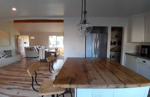 Petaluma House | Charming 3-bedroom house in marvelous Petaluma with AC