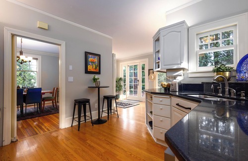 Whitford House | Charming 3-bedroom house with WiFi, AC in peaceful Portland