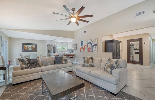 Whitfield House | Charming 3-bedroom house with private pool and in delightful Sarasota.