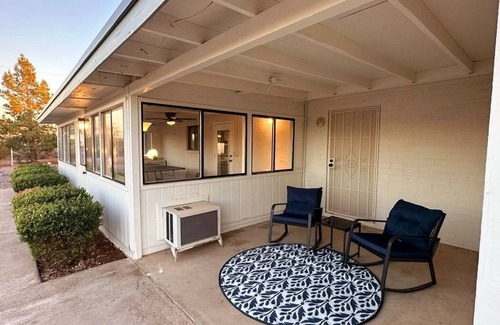 Surprise House | Charming 3-bedroom house in rural Surprise, 20 minutes to Spring training games.