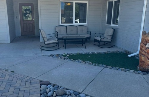 Williams House | Charming 3-bedroom house in Williams, close to downtown with a great backyard.