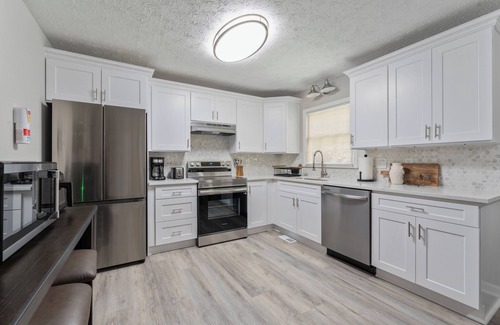 Acworth House | Charming 3-bedroom house in fabulous Acworth with AC, WiFi - Pet Friendly n