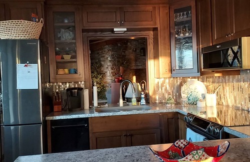 Shawano House | Charming 3-bedroom house with WiFi, AC Bonduel,family friendly for Packer Draft