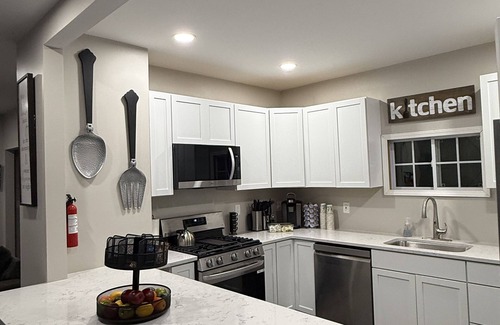 Buffalo House | Charming 3-bedroom house with WiFi and AC in enjoyable Buffalo.