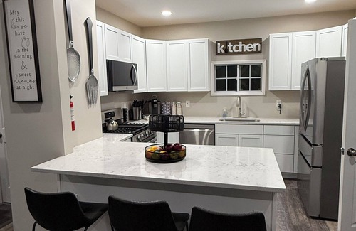 Buffalo House | Charming 3-bedroom house with WiFi and AC in enjoyable Buffalo.