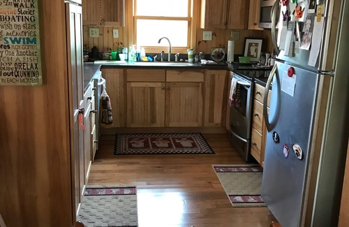Freedom House | Charming 3-bedroom house with AC, WiFi in serene Freedom