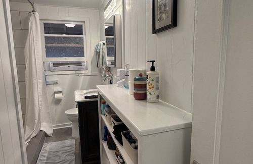 Waialee House | Charming 3-bedroom house in Haleiwa with AC, WiFi. Family friendly. Parking.