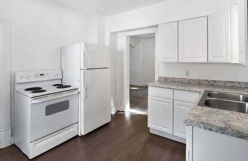 Lansing House | Charming 3-bedroom house with AC, WiFi in wonderful Lansing