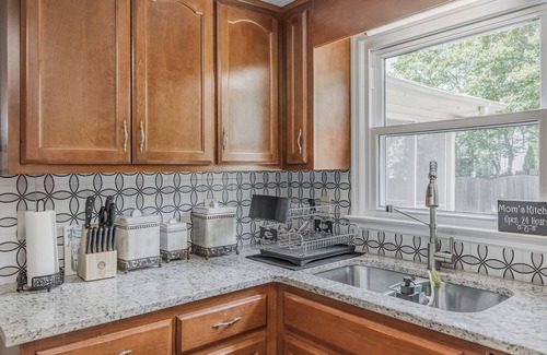 Madison House | Charming 3-bedroom house in peaceful Madison with WiFi, Pet-friendly