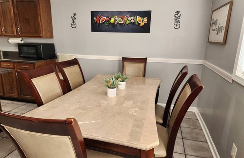 Whitehaven House | Charming 3-bedroom house in lovely Memphis with AC, WiFi