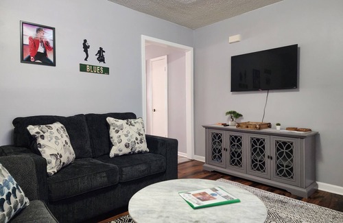 Whitehaven House | Charming 3-bedroom house in lovely Memphis with AC, WiFi