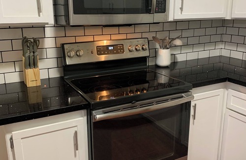 Modesto House | Charming 3-bedroom house with WiFi and AC in lovely Modesto