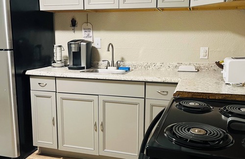 Olde Huntersville House | Charming 3-bedroom house with WiFi and AC in Norfolk