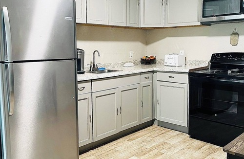 Olde Huntersville House | Charming 3-bedroom house with WiFi and AC in Norfolk