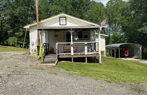 Winona House | Charming 3-bedroom house in Pioneer with WiFi and AC