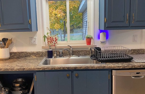 Plummer House | Charming 3-bedroom house with WiFi in Plummer