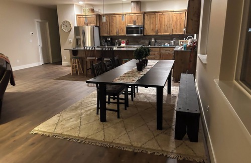 Redmond House | Charming 3-bedroom house in Redmond, Or with WiFi, AC and an RV parking space.