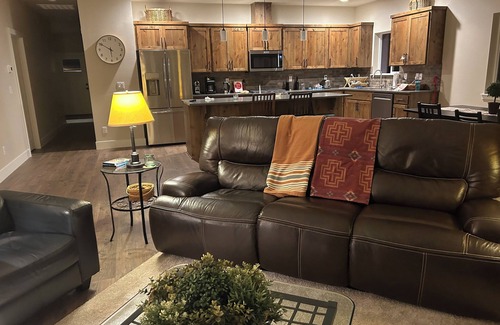 Redmond House | Charming 3-bedroom house in Redmond, Or with WiFi, AC and an RV parking space.