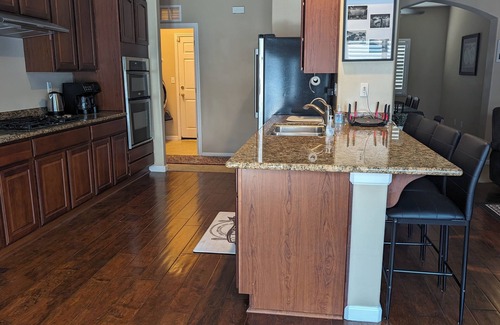 Visalia House | Charming 3-bedroom house with AC & WiFi in beautiful Visalia near National Parks