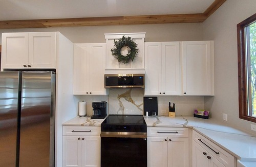 Denver House | Charming 3-bedroom house 1.5 miles from Cuba Landing Marina in Waverly.