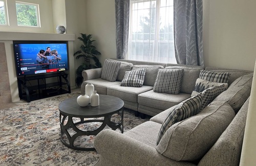 Sterling Hills House | Charming 3-bedroom house in enchanting Aurora with AC, WiFi