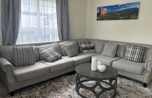 Sterling Hills House | Charming 3-bedroom house in enchanting Aurora with AC, WiFi