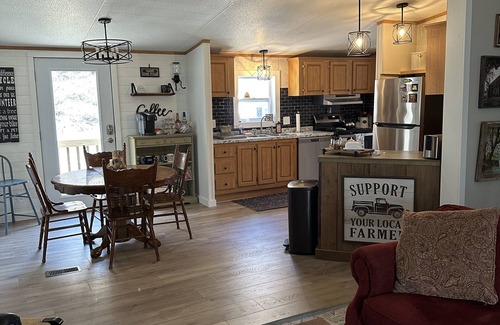 Martins Creek House | Charming 3-bedroom house near Lehigh Valley and Poconos. AC, WiFi