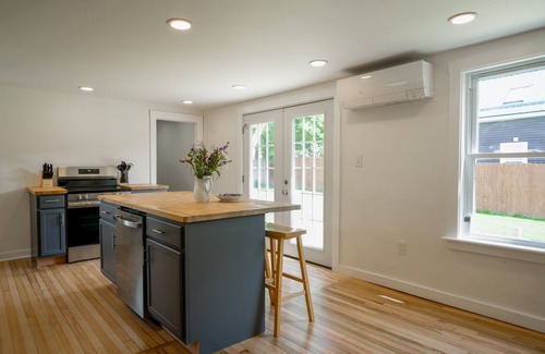 Bangor House | Charming 3-bedroom house with AC, WiFi and a large yard in the heart of Bangor!