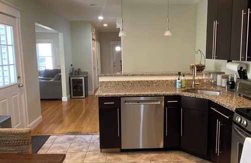 Columbus Park - Andrew Square House | Charming 3-bedroom house with WiFi, AC in South Boston