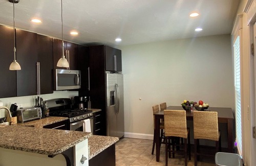 Columbus Park - Andrew Square House | Charming 3-bedroom house with WiFi, AC in South Boston