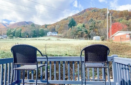 Canton House | Charming 3-bedroom house on a serene creek in delightful Canton