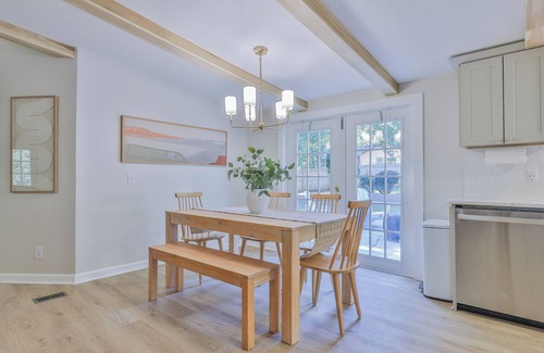Chapin House | Charming 3-bedroom house near lake in Chapin