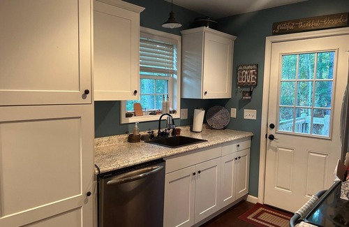 Etowah House | Charming 3-bedroom house in Etowah with breathtaking mountain views.