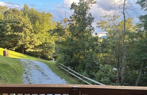 Etowah House | Charming 3-bedroom house in Etowah with breathtaking mountain views.